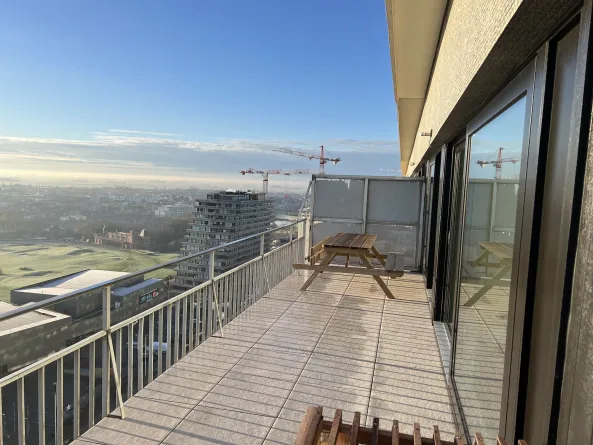 Ramen en schuiframen voor appartement aan zee in Oostende