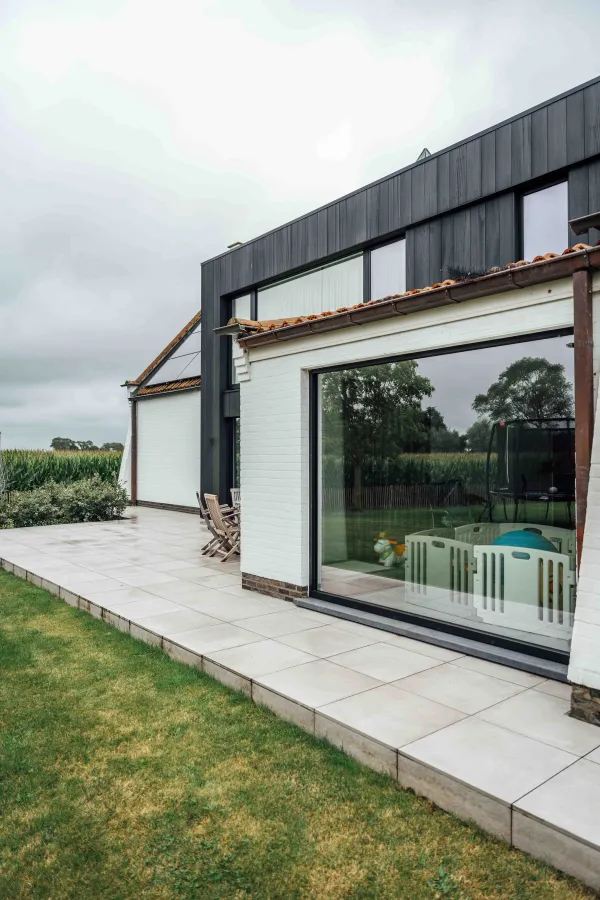 Aluminium ramen en deuren voor villa in Oostduinkerke