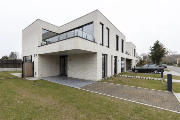 Van ramen tot screens voor residentie in Oostduinkerke