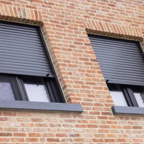 zwarte rolluiken